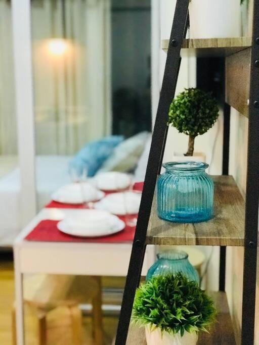 Acqua Private Residence Livingstone Tower Condo Unit With Free Wifi Manila Eksteriør billede