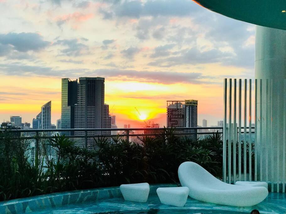 Acqua Private Residence Livingstone Tower Condo Unit With Free Wifi Manila Eksteriør billede